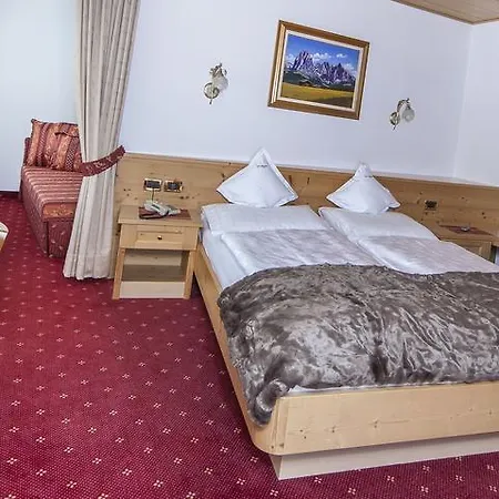 Hotel Garni La Majon 3*